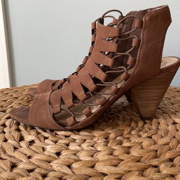 Vince Camuto Gladiator Heeled Sandles - Picture 2 of 8